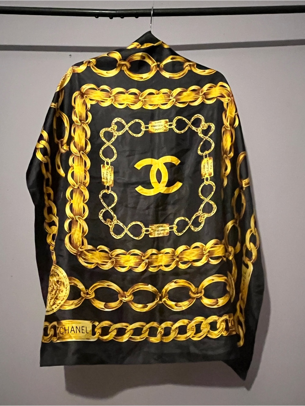 CHANEL Shawl with Chain Print